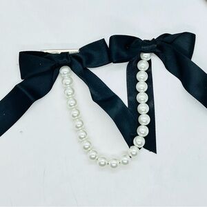 Elegant Black and White Pearl Bow Necklace